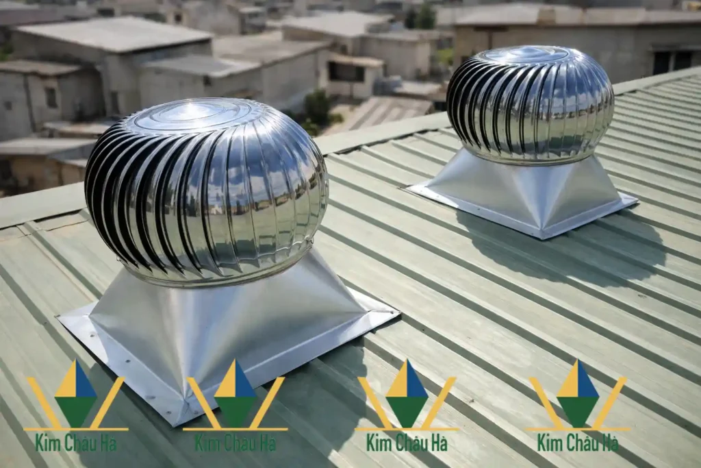 quả cầu thông gió inox lắp đặt trên mái tôn tại Tam Kỳ giúp hút nhiệt và thông gió nhà xưởng